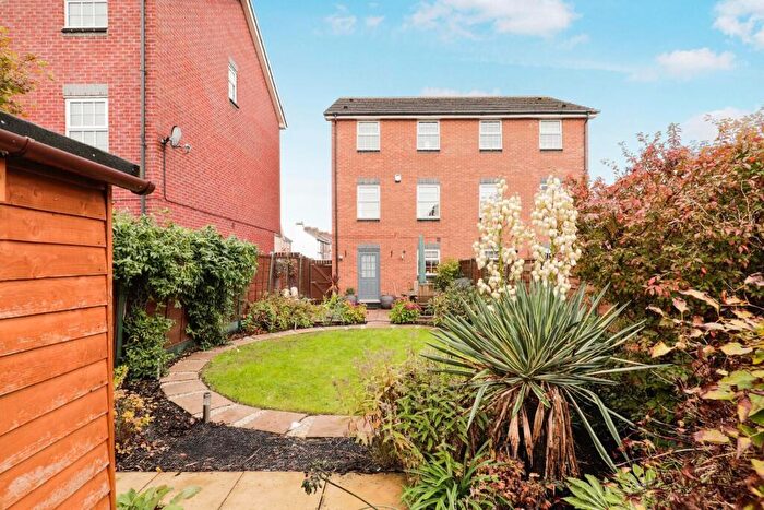 3 Bedroom Semi-Detached House For Sale In The Avenue, Harrogate, HG1