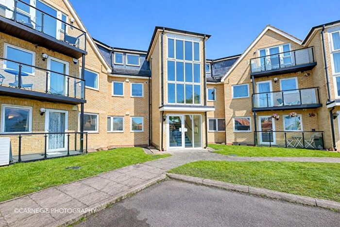 2 Bedroom House For Sale In Gloucester Court, Hatfield, AL10