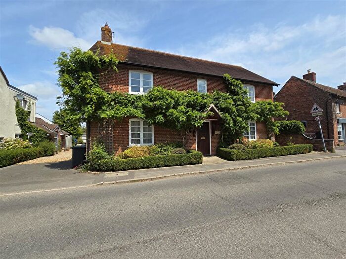 4 Bedroom Detached House For Sale In Lower Street, Okeford Fitzpaine, Blandford Forum, DT11