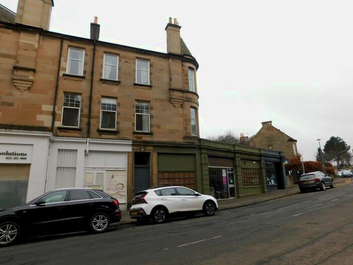 3 Bedroom Flat To Rent In Craiglea Drive, Edinburgh, EH10