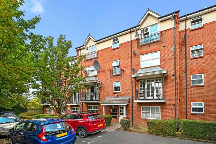 2 Bedroom Apartment To Rent In Shaftesbury Gardens, North Acton, London, NW10