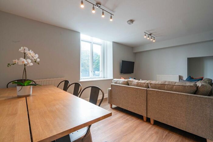 6 Bedroom Flat To Rent In Jesmond Road, Newcastle, NE2