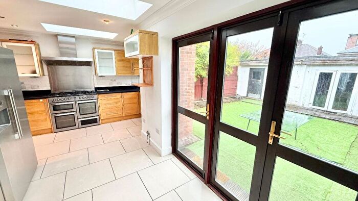 4 Bedroom Detached House To Rent In The Vale, London, NW11