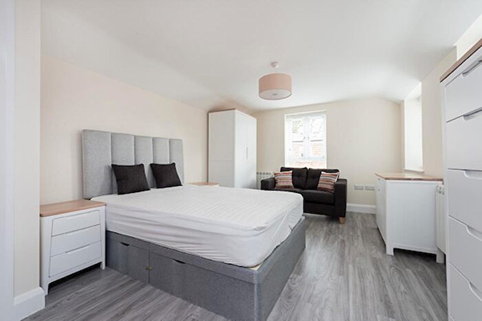 Studio To Rent In Lyne Road, Kidlington, Oxfordshire, OX5