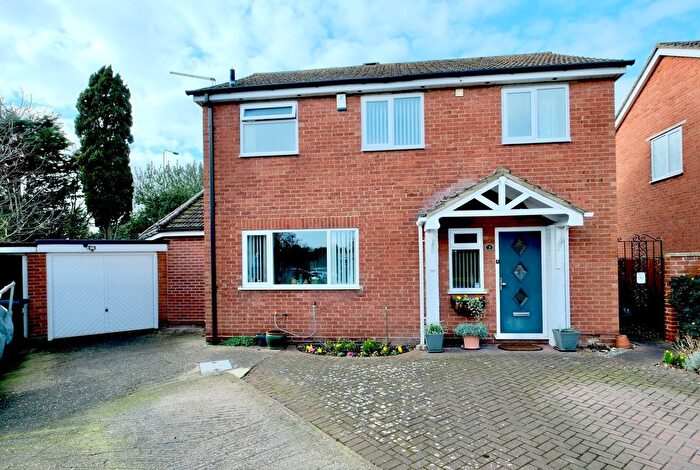 3 Bedroom Detached House For Sale In Ivelbury Close, Buckden, St Neots, PE19