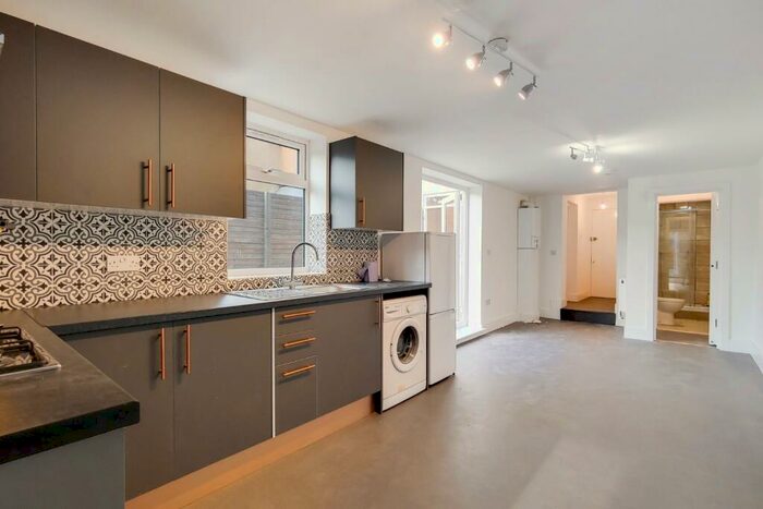 2 Bedroom Apartment To Rent In Peckham Grove, London, Greater London, SE15