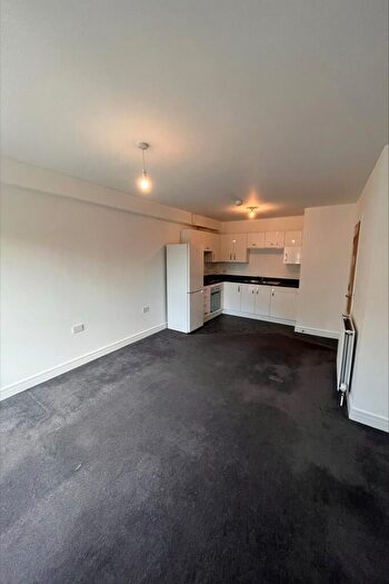 2 Bedroom Flat To Rent In Duncombe Road, EH14