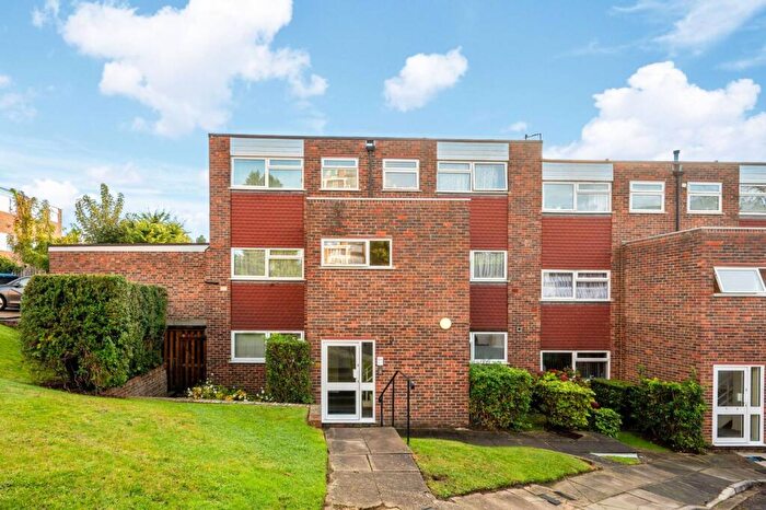 2 Bedroom Maisonette For Sale In Woodlands Court, Woking, GU22