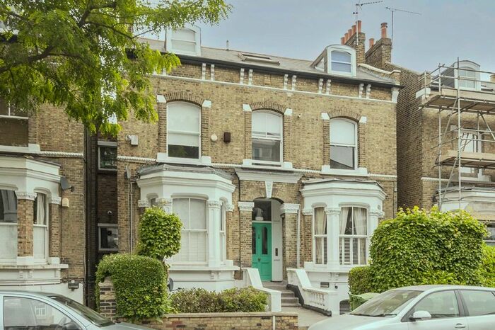 2 Bedroom Flat To Rent In Gauden Road, London, SW4