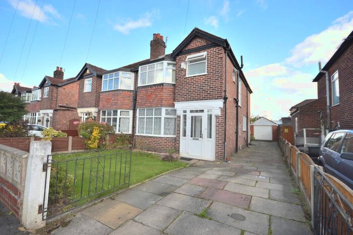 3 Bedroom Semi-Detached House To Rent In Oulton Avenue, Sale, M33