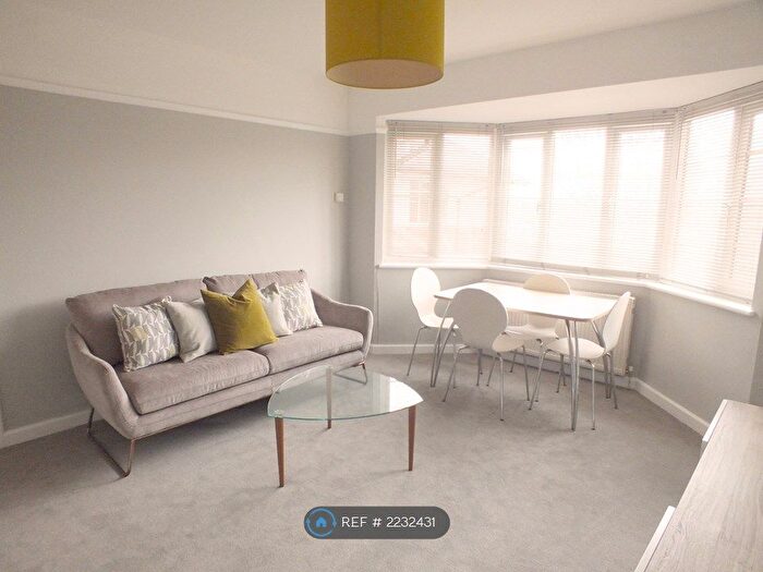 1 Bedroom Flat To Rent In Walpole Court, Twickenham, TW2