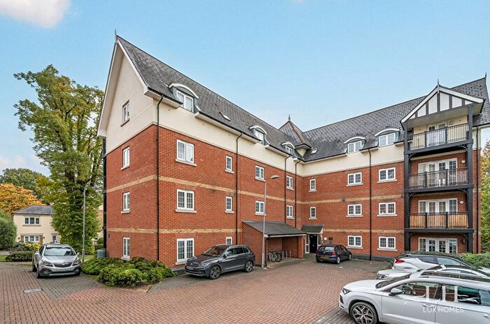 2 Bedroom Flat For Sale In Edmund Rice House, Brentwood, CM14