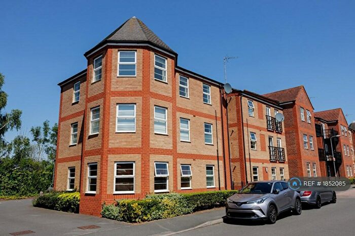 2 Bedroom Flat To Rent In Newport Pagnell Road, Northampton, NN4