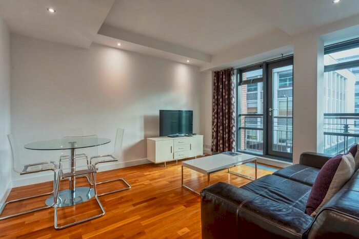 2 Bedroom Apartment To Rent In City Road, London, EC1Y