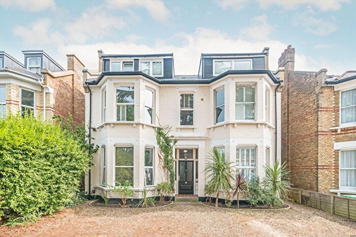 Studio To Rent In The Avenue, Surbiton, KT5