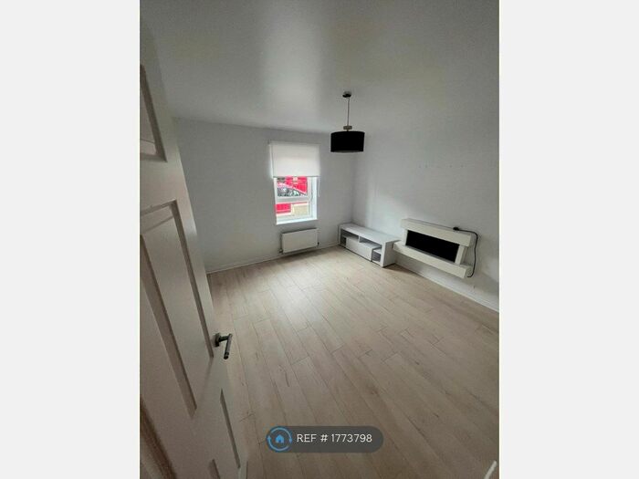 1 Bedroom Flat To Rent In Castle Street, Paisley, PA1