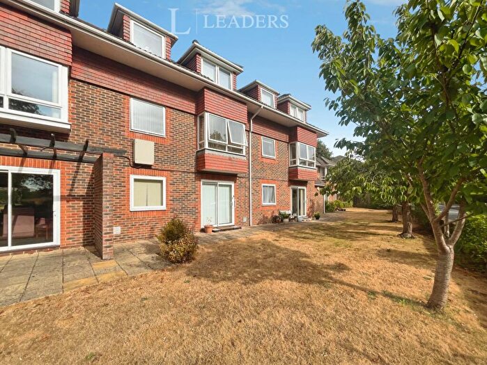 1 Bedroom Apartment For Sale In Horndean Road, Emsworth, Hampshire, PO10