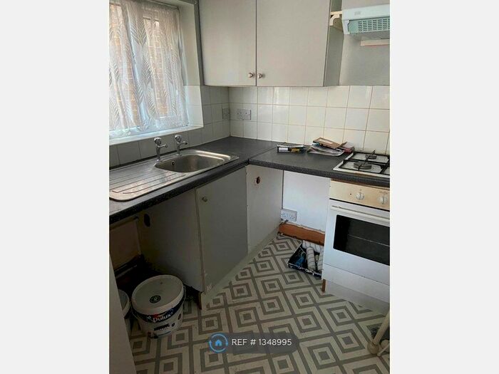 1 Bedroom Flat To Rent In Dover Road, Gravesend, DA11