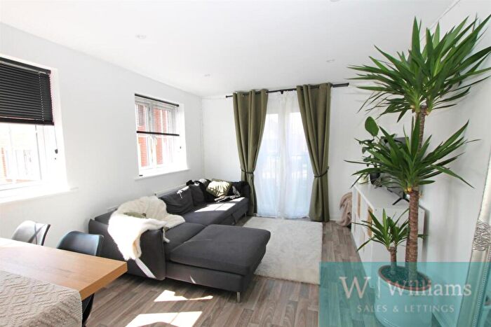 1 Bedroom Flat For Sale In Beauchamp Drive, Newport, PO30