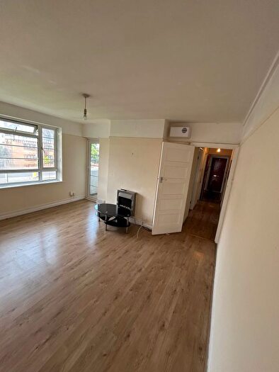 2 Bedroom Flat To Rent In London Road, Morden, SM4