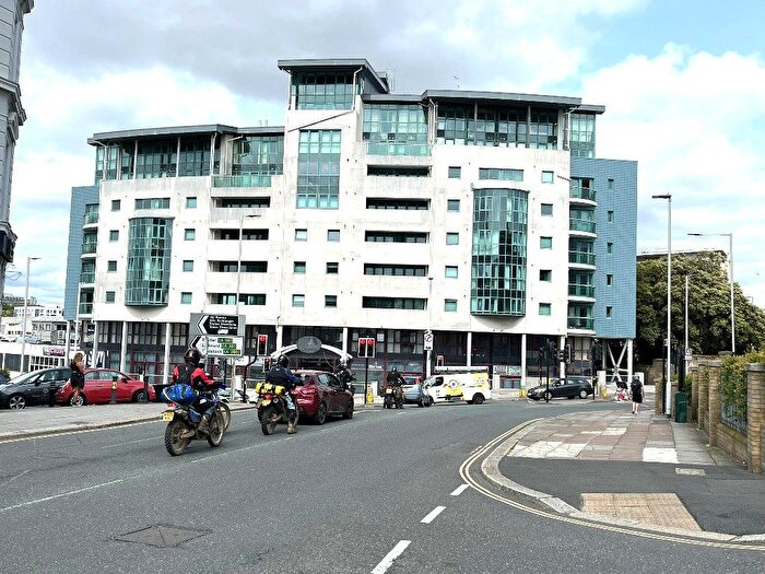 1 Bedroom Flat To Rent In The Crescent, Plymouth, PL1