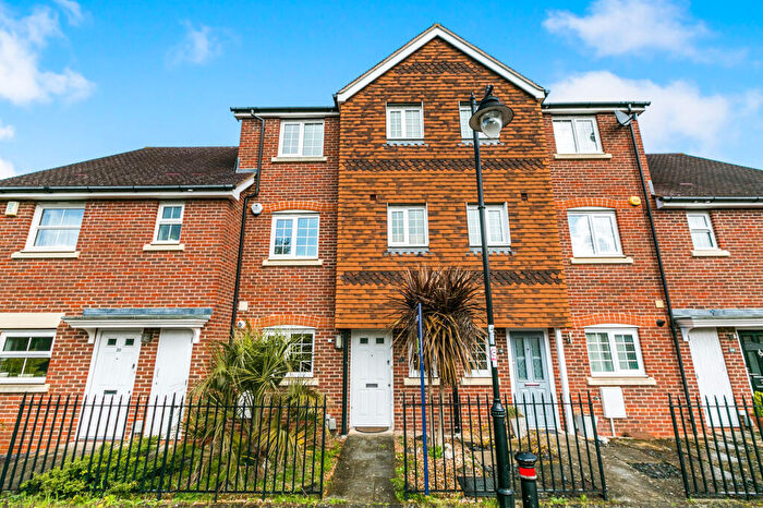 4 Bedroom Town House To Rent In Giffard Lane, Fleet, GU51