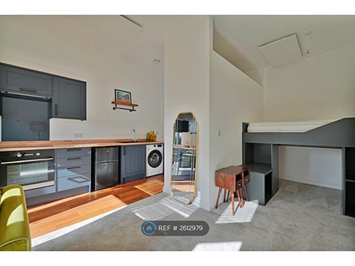 Studio To Rent In Agden Road, Sheffield, S7