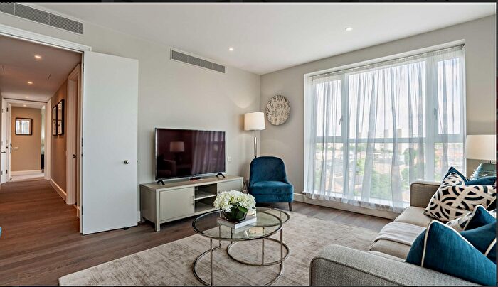 2 Bedroom Apartment To Rent In Westferry Circus, Canary Wharf Estate, London, E14