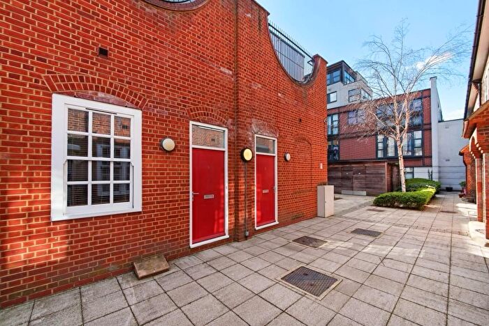 2 Bedroom Mews To Rent In Bartlett Mews, London, E14