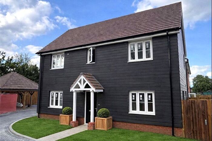 3 Bedroom Detached House For Sale In Fuggle Hop Close, Tongham, Surrey, GU10