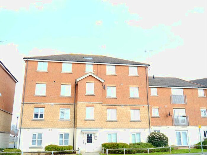 2 Bedroom Flat To Rent In St Lukes Court, Hatfield, AL10