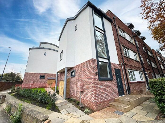 2 Bedroom Town House To Rent In Courtlands, Maidenhead, Berkshire, SL6