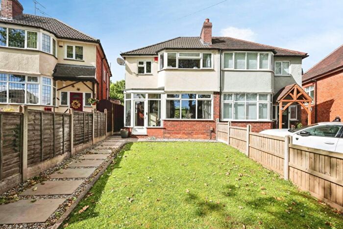 3 Bedroom Semi-Detached House For Sale In Broughton Crescent, Birmingham, West Midlands, B31
