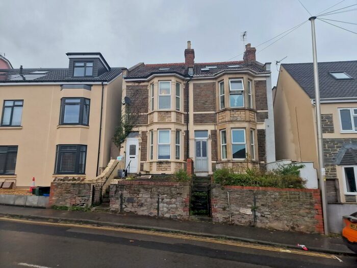 2 Bedroom House To Rent In Air Balloon Road, Bristol, BS5