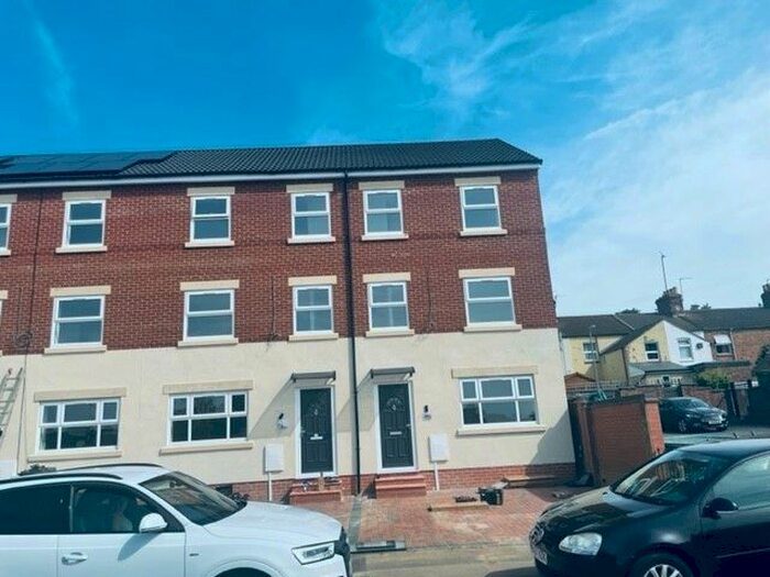 4 Bedroom Terraced House To Rent In Knox Road, Wellingborough, NN8