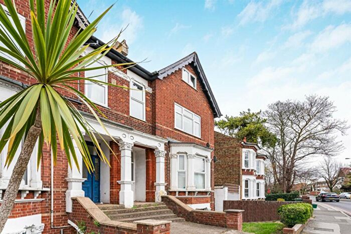 3 Bedroom Flat For Sale In Carshalton Road, Sutton, SM1