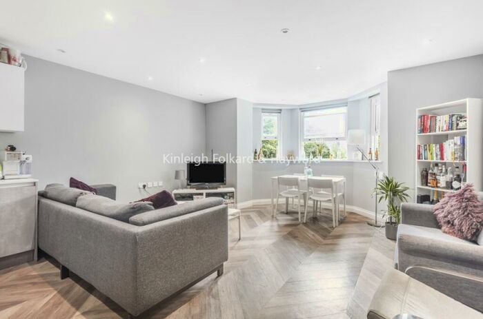 3 Bedroom Flat To Rent In Thurlow Park Road, London, SE21