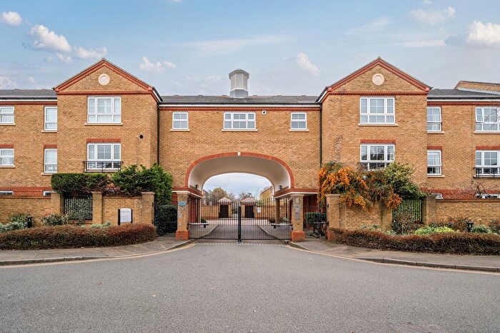 1 Bedroom Flat For Sale In Malthouse Drive, Chiswick, London, W4