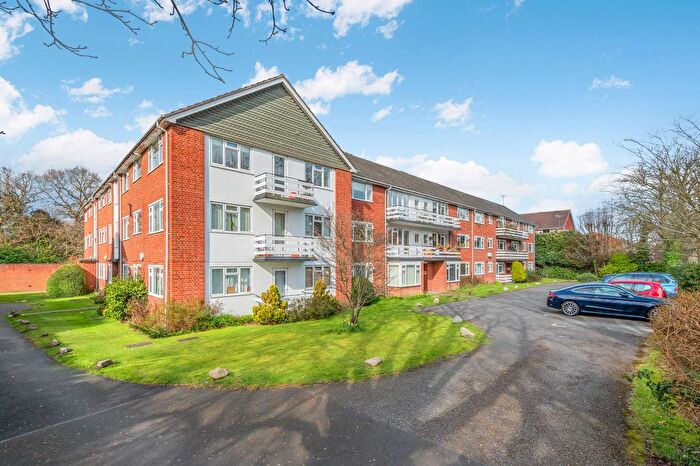 2 Bedroom Flat To Rent In Lovelace Gardens, Clinton House Lovelace Gardens, KT6