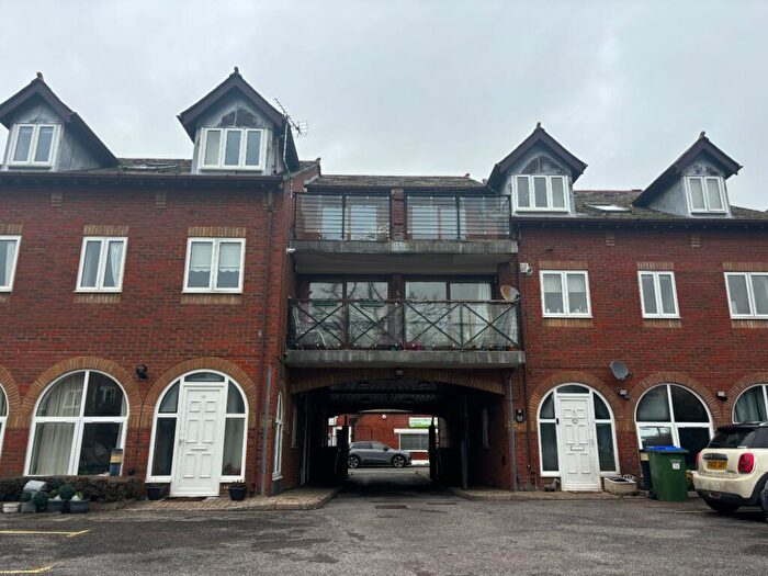 2 Bedroom Flat To Rent In Shore Road, Warsash, Southampton, SO31