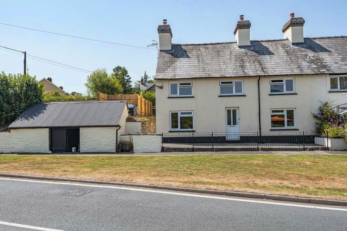 3 Bedroom End Of Terrace House To Rent In Llyswen, Brecon, LD3
