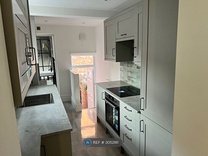 3 Bedroom Flat To Rent In Brighton Road, Gateshead, NE8