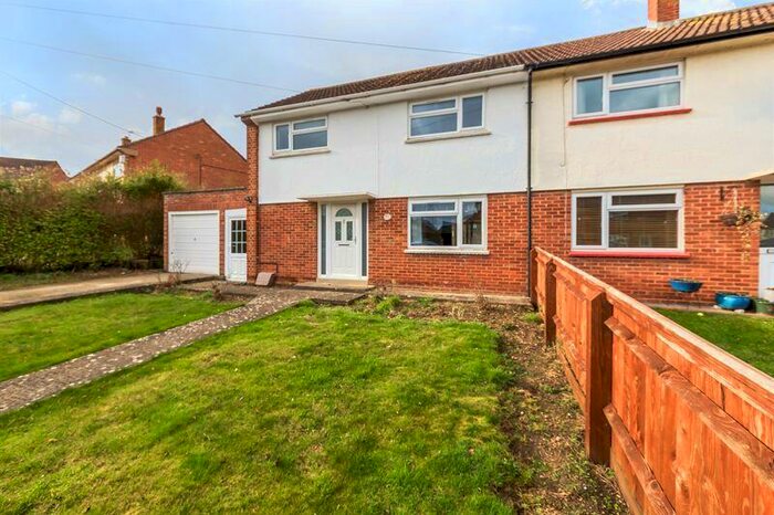 3 Bedroom Semi-Detached House To Rent In Elton Crescent, Wheatley, OX33