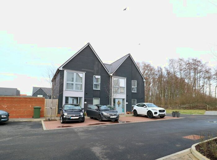 3 Bedroom Semi-Detached House To Rent In Mandarin Drive, Kennington, Ashford, TN24