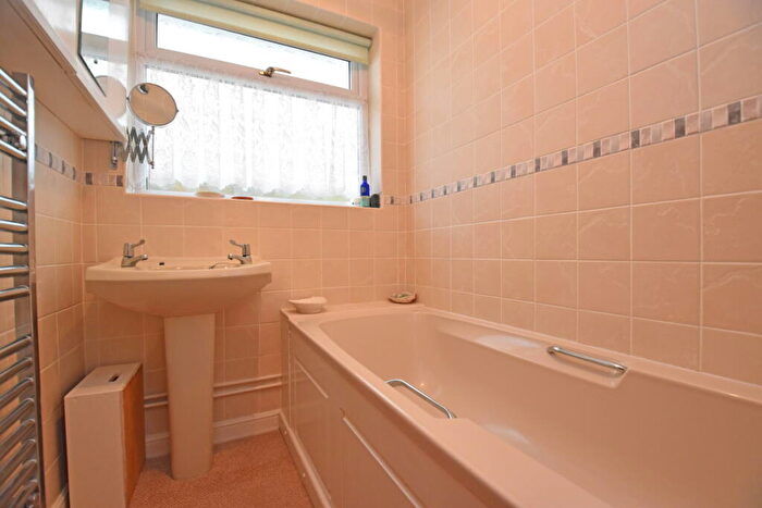 2 Bedroom Detached Bungalow For Sale In Meadow View, Uffculme, EX15