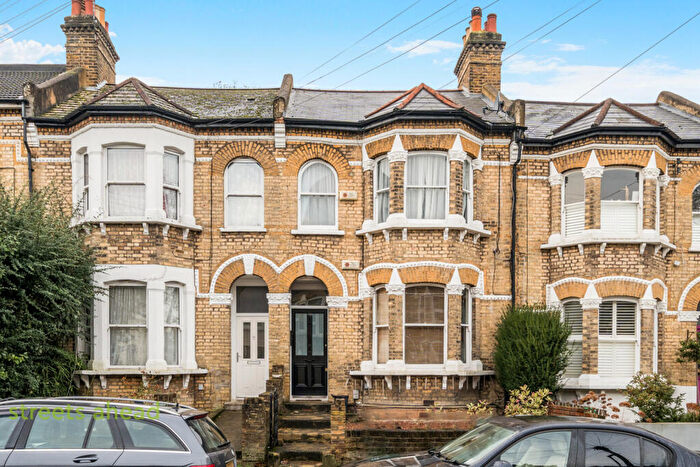 2 Bedroom Apartment To Rent In Whiteley Road, London, SE19