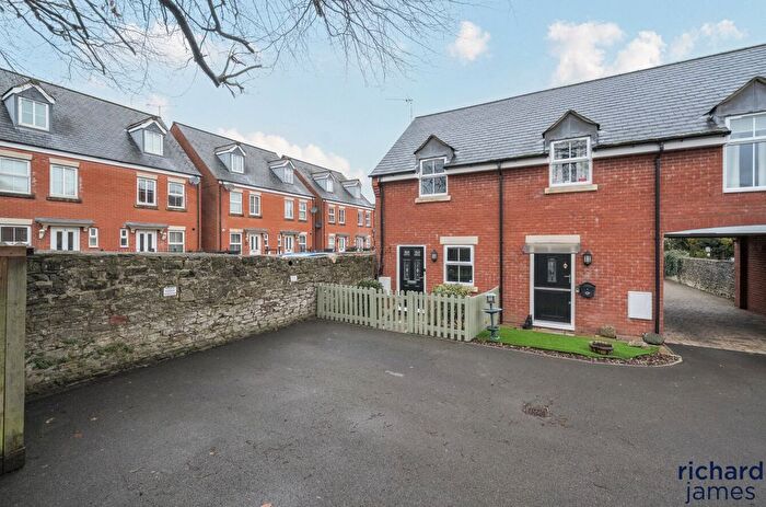 2 Bedroom Semi Detached House For Sale In Bradford Road, Old Town, Swindon, SN1