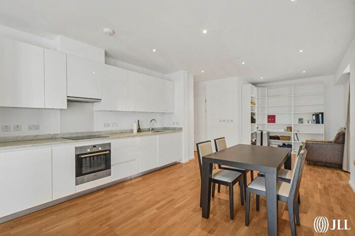 3 Bedroom Flat To Rent In Napa Close, London, E20