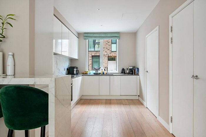 3 Bedroom Property For Sale In Rope Terrace, Royal Wharf, E16