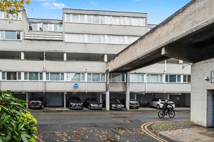 3 Bedroom Flat For Sale In Mountbatten Square, Windsor, SL4